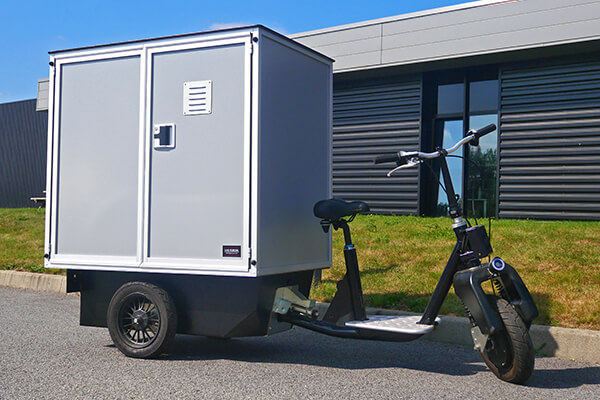 D-BOX GRISE adaptée au scooter COBRANE pour livraison en centre-ville